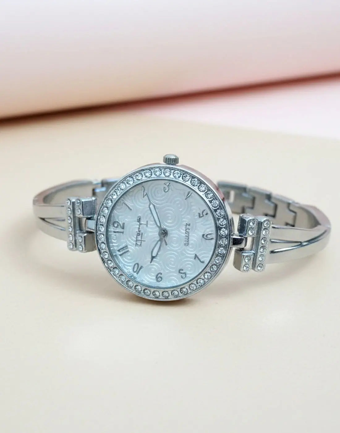 Elegant Fashion Bracelet Watch for Girls in Gold & Silver Colors