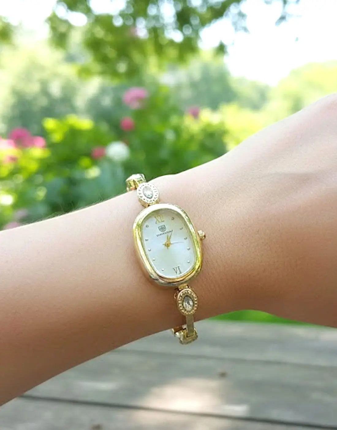 Elegant Oval-Shape Dial Women's Luxury Bracelet Fashion Watch